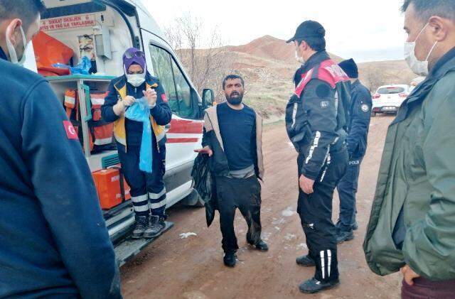 Aşırı alkol alıp kanala düştü, ilk işi ıslanan parasını sormak oldu