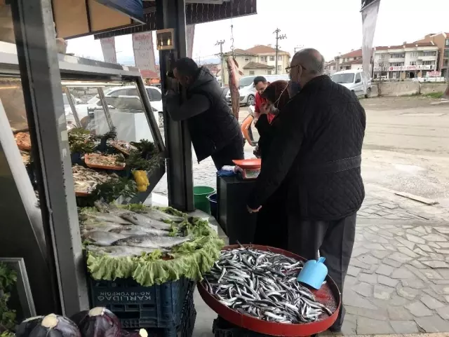 Balıkçılar, sezon kapanmadan balık yemeye davet etti Balıkçılar, sezon kapanmadan balık yemeye davet etti