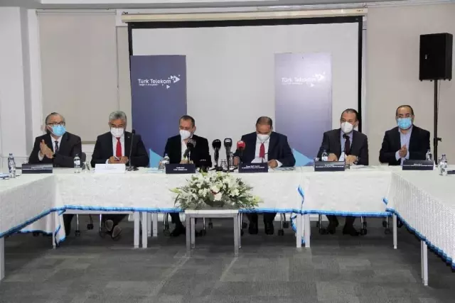 Son dakika... Bakan Yardımcısı Sayan: 'Fiber ağ uzunluğumuz 330 bin kilometreyi aştı' Son dakika... Bakan Yardımcısı Sayan: 'Fiber ağ uzunluğumuz 330 bin kilometreyi aştı'