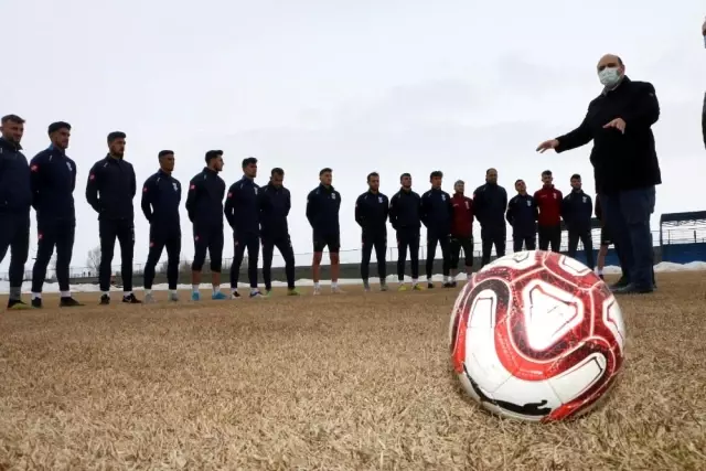 Başkan Orhan'dan Ilıca İdman Ocağı'na destek ziyareti Başkan Orhan'dan Ilıca İdman Ocağı'na destek ziyareti