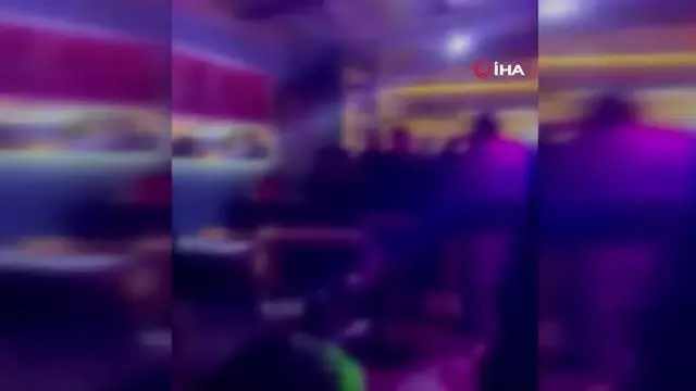Beyoğlu'nda eğlence merkezlerine baskın: 210 bin lira ceza kesildi Beyoğlu'nda eğlence merkezlerine baskın: 210 bin lira ceza kesildi
