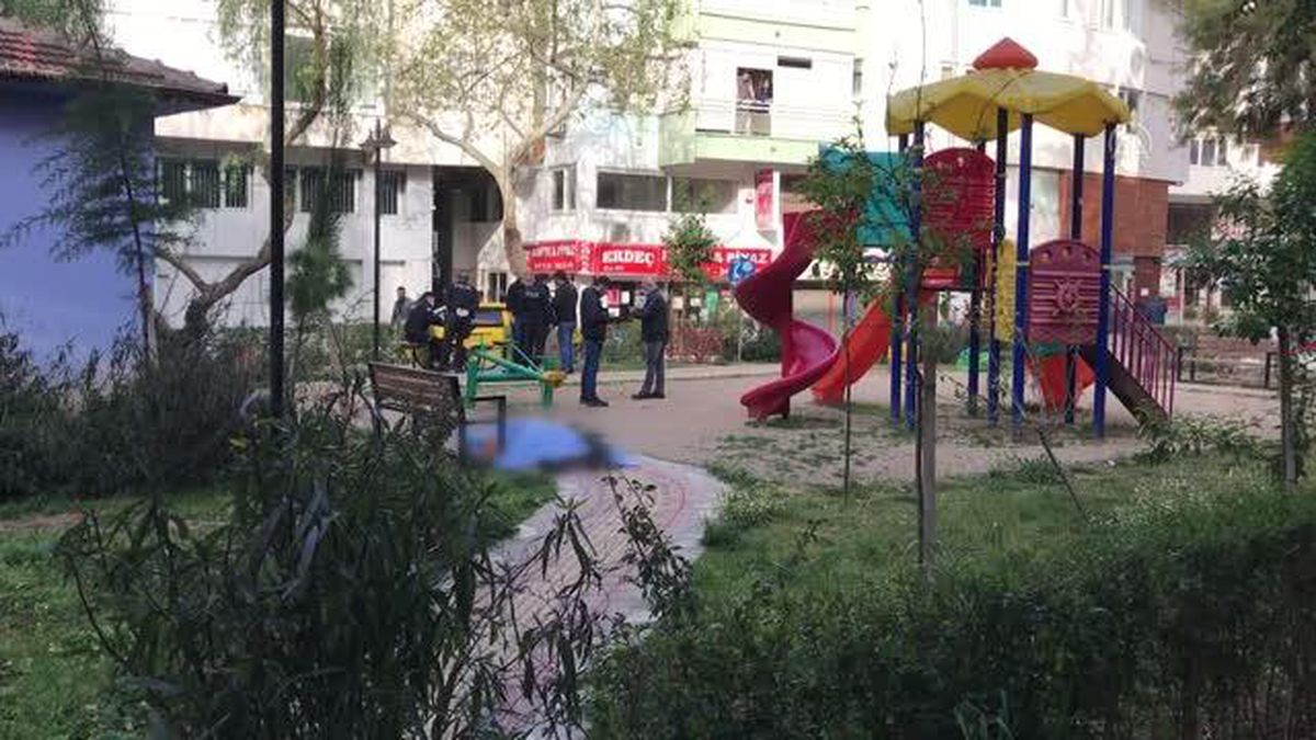 Bir kişi parkta ölü bulundu