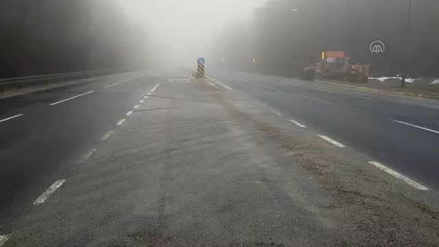 Bolu Dağı'nda sis ve yağmur etkili oluyor Bolu Dağı'nda sis ve yağmur etkili oluyor