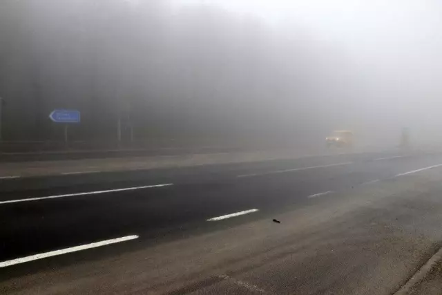 Bolu Dağı sisle kaplandı, görüş mesafesi 5 metreye kadar düştü Bolu Dağı sisle kaplandı, görüş mesafesi 5 metreye kadar düştü