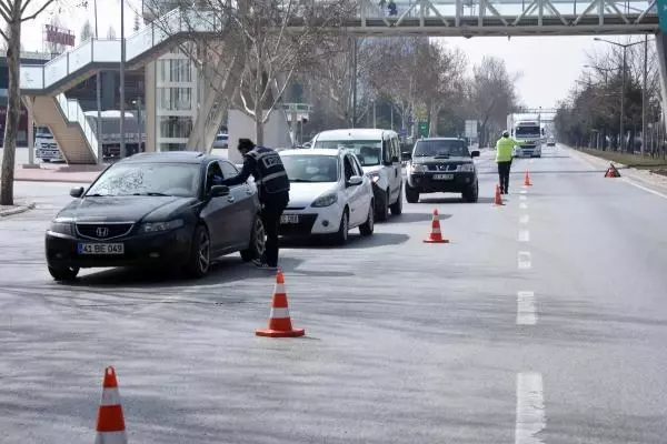 'Çok yüksek riskli' Konya'da kısıtlama denetimi 'Çok yüksek riskli' Konya'da kısıtlama denetimi