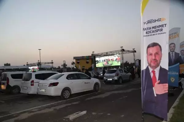 Derbinin keyfini açık havada çıkardılar Derbinin keyfini açık havada çıkardılar