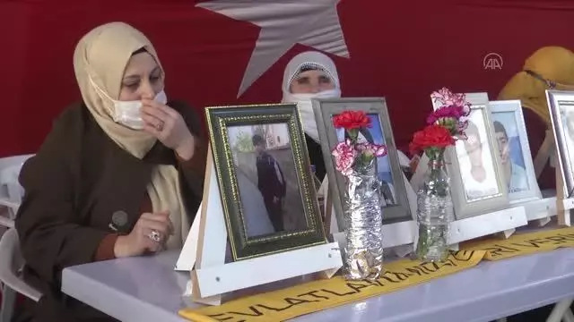 Diyarbakır anneleri oturma eylemini kararlılıkla sürdürüyor Diyarbakır anneleri oturma eylemini kararlılıkla sürdürüyor