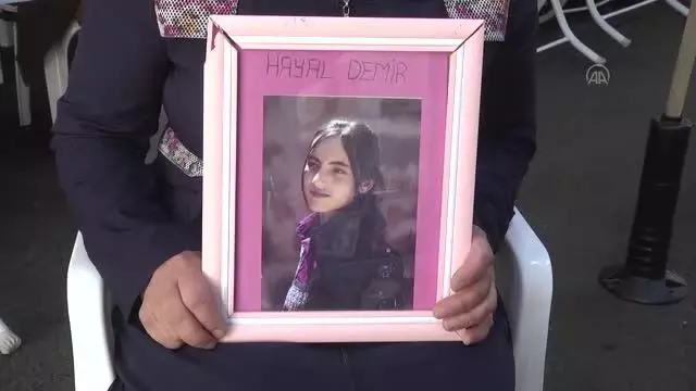 Diyarbakır anneleri oturma eylemini kararlılıkla sürdürüyor Diyarbakır anneleri oturma eylemini kararlılıkla sürdürüyor
