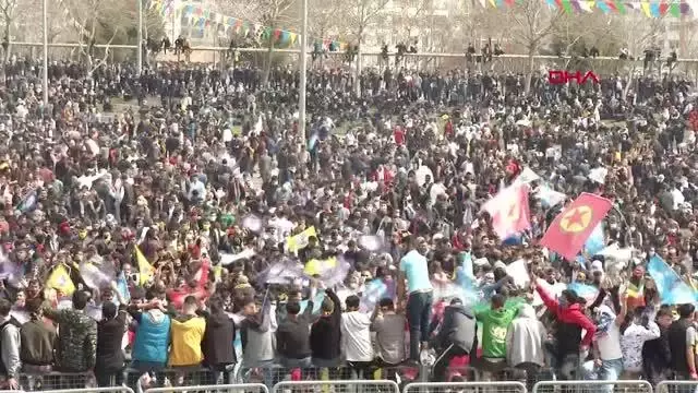 Diyarbakır'da Nevruz Bayramı kutlandı Diyarbakır'da Nevruz Bayramı kutlandı