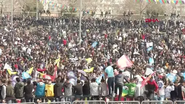 Diyarbakır'da Nevruz Bayramı kutlandı Diyarbakır'da Nevruz Bayramı kutlandı