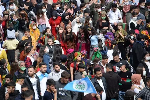 Diyarbakır'da Nevruz Bayramı kutlandı Diyarbakır'da Nevruz Bayramı kutlandı