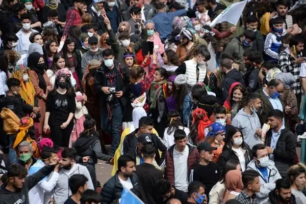 Diyarbakır'da Nevruz Bayramı kutlandı Diyarbakır'da Nevruz Bayramı kutlandı
