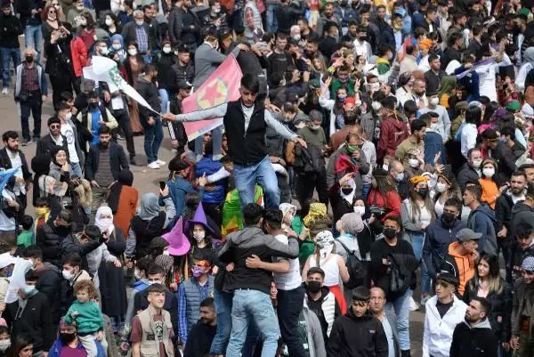 Diyarbakır'da Nevruz Bayramı kutlandı Diyarbakır'da Nevruz Bayramı kutlandı