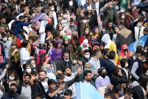 Diyarbakır'da Nevruz Bayramı kutlandı Diyarbakır'da Nevruz Bayramı kutlandı