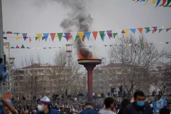 Diyarbakır'da Nevruz Bayramı kutlandı Diyarbakır'da Nevruz Bayramı kutlandı