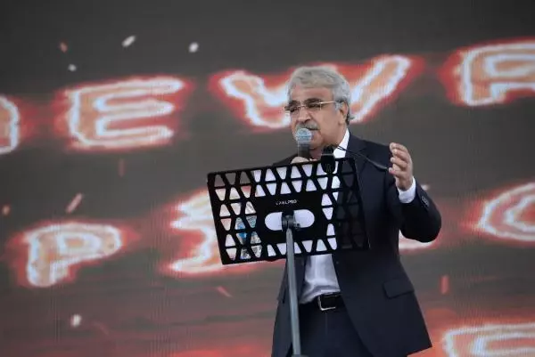 Diyarbakır'da Nevruz Bayramı kutlandı Diyarbakır'da Nevruz Bayramı kutlandı