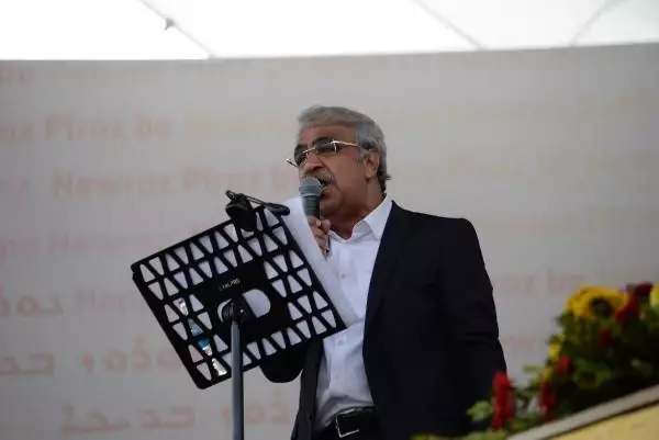 Diyarbakır'da Nevruz Bayramı kutlandı Diyarbakır'da Nevruz Bayramı kutlandı