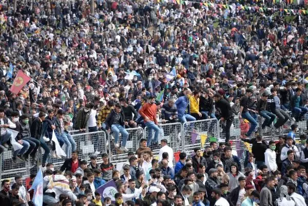 Diyarbakır'da Nevruz Bayramı kutlandı Diyarbakır'da Nevruz Bayramı kutlandı