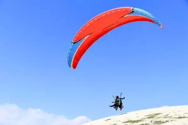 Son dakika haber | Down sendromlu çocuklar yamaç paraşütüyle gökyüzünün keyfini çıkardı