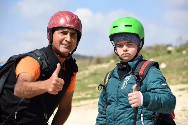 Son dakika haber | Down sendromlu çocuklar yamaç paraşütüyle gökyüzünün keyfini çıkardı