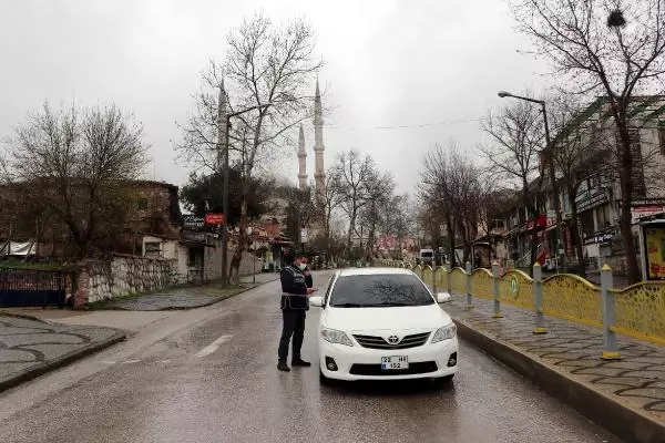 EDİRNE Edirne'de koronavirüs arttı, denetimler sıklaştırıldı EDİRNE Edirne'de koronavirüs arttı, denetimler sıklaştırıldı