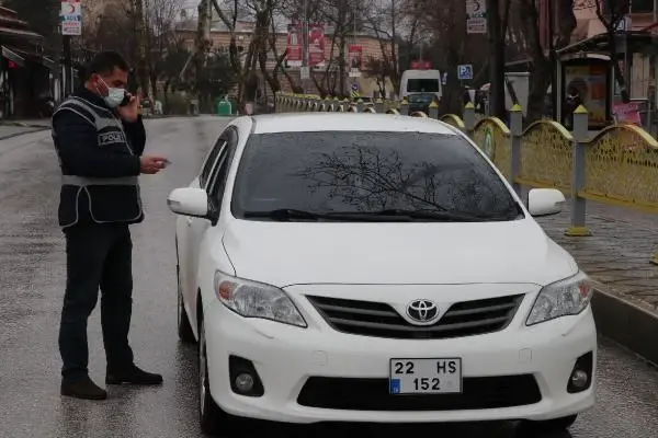 EDİRNE Edirne'de koronavirüs arttı, denetimler sıklaştırıldı EDİRNE Edirne'de koronavirüs arttı, denetimler sıklaştırıldı