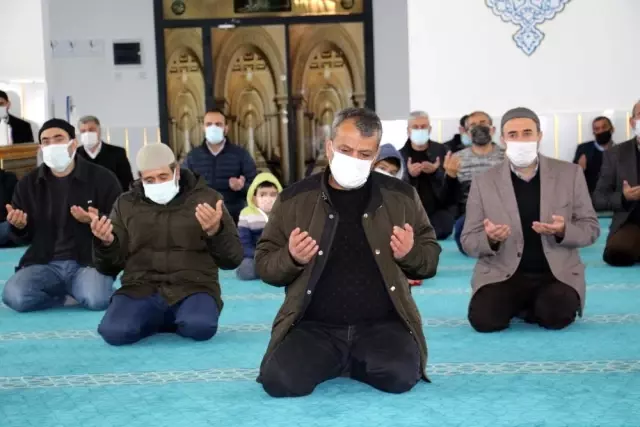 Şehitler ve İçişleri Bakanı Süleyman Soylu'nun vefat eden annesi Servet Soylu için Mevlid-i Şerif okundu Şehitler ve İçişleri Bakanı Süleyman Soylu'nun vefat eden annesi Servet Soylu için Mevlid-i Şerif okundu