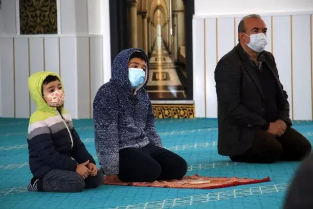 Şehitler ve İçişleri Bakanı Süleyman Soylu'nun vefat eden annesi Servet Soylu için Mevlid-i Şerif okundu Şehitler ve İçişleri Bakanı Süleyman Soylu'nun vefat eden annesi Servet Soylu için Mevlid-i Şerif okundu