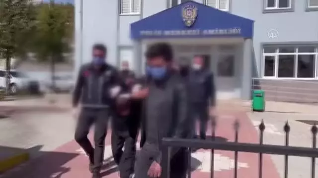 Hırsızlık amacıyla girdiği evdeki kadını boğarak öldürdüğü iddia edilen şüpheli yakalandı Hırsızlık amacıyla girdiği evdeki kadını boğarak öldürdüğü iddia edilen şüpheli yakalandı