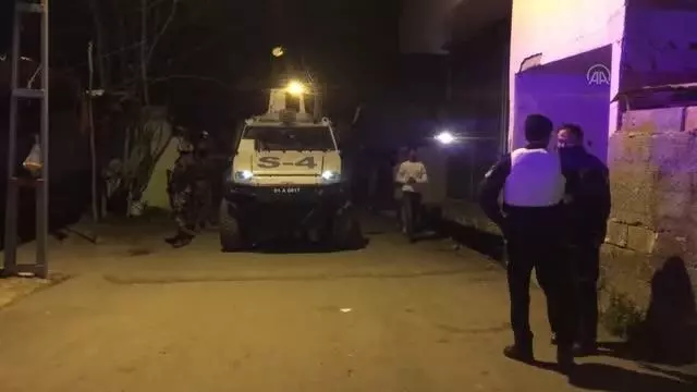Son dakika haberi! İki aile arasında çıkan silahlı kavgada 3 kişi yaralandı Son dakika haberi! İki aile arasında çıkan silahlı kavgada 3 kişi yaralandı