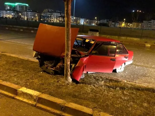 Son dakika haberleri | - Kazada parçalanan otomobilini olay yerinde bırakıp kaçtı Son dakika haberleri | - Kazada parçalanan otomobilini olay yerinde bırakıp kaçtı