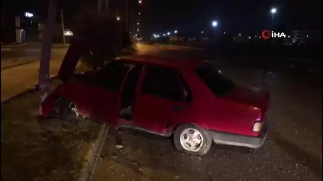 Son dakika haberleri | - Kazada parçalanan otomobilini olay yerinde bırakıp kaçtı Son dakika haberleri | - Kazada parçalanan otomobilini olay yerinde bırakıp kaçtı
