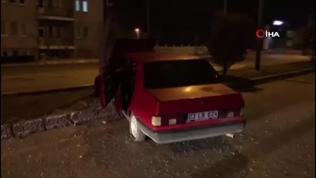 Son dakika haberleri | - Kazada parçalanan otomobilini olay yerinde bırakıp kaçtı Son dakika haberleri | - Kazada parçalanan otomobilini olay yerinde bırakıp kaçtı