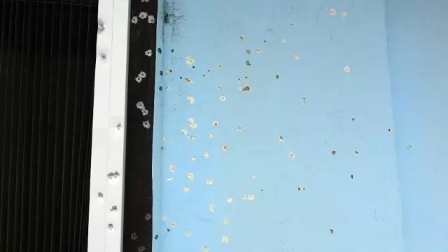 Kılıçlı saldırıda hastanelik olup baba evi kurşunlandı, saldırı anı güvenlik kamerasına yansıdı Kılıçlı saldırıda hastanelik olup baba evi kurşunlandı, saldırı anı güvenlik kamerasına yansıdı