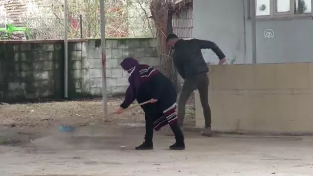 KIRKLARELİ - Köy sakinleri okul bahçesini imeceyle temizledi