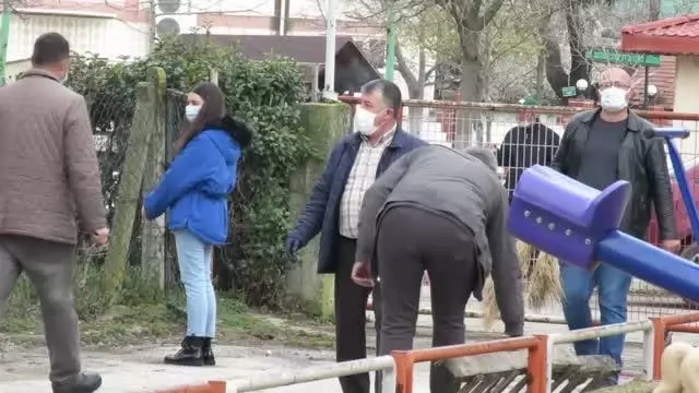 KIRKLARELİ - Köy sakinleri okul bahçesini imeceyle temizledi