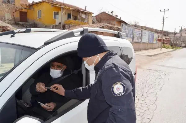 Son dakika haberleri... AKSARAY Kısıtlamada taziyeye giden 70 yaşındaki sürücüye 3 bin 150 TL ceza Son dakika haberleri... AKSARAY Kısıtlamada taziyeye giden 70 yaşındaki sürücüye 3 bin 150 TL ceza