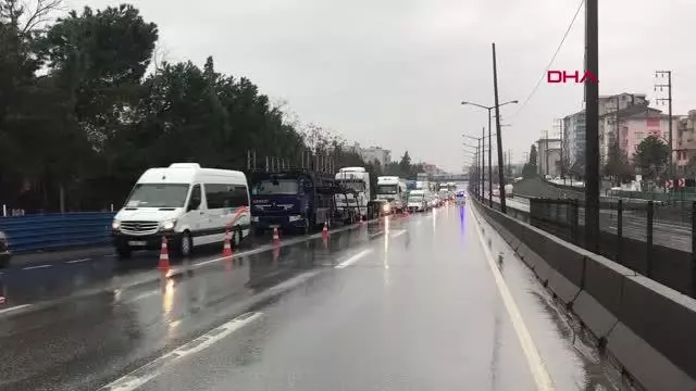 KOCAELİ Vakaların arttığı Kocaeli'de denetimler sıklaştırıldı, D-100 karayolunda yoğunluk oluştu KOCAELİ Vakaların arttığı Kocaeli'de denetimler sıklaştırıldı, D-100 karayolunda yoğunluk oluştu