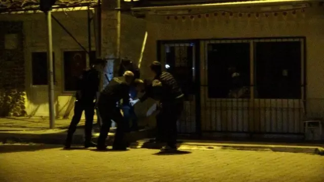 Maskeli olarak gelip sokağa kurşun yağmuruna tuttular Maskeli olarak gelip sokağa kurşun yağmuruna tuttular