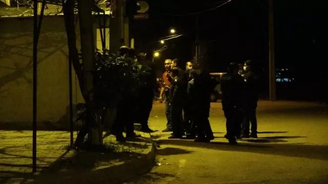 Maskeli olarak gelip sokağa kurşun yağmuruna tuttular Maskeli olarak gelip sokağa kurşun yağmuruna tuttular