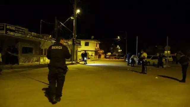 Maskeli olarak gelip sokağa kurşun yağmuruna tuttular Maskeli olarak gelip sokağa kurşun yağmuruna tuttular