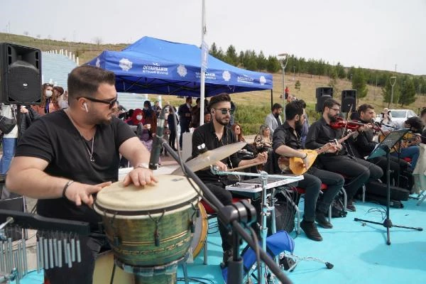 'Küçede Sanat Var' Nevruz Bayramı'nı Ongözlü Köprü'de kutladı