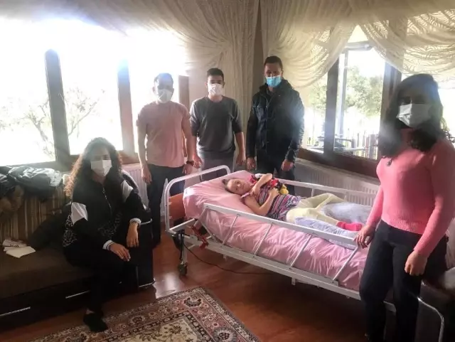 Kuşadası'nda AK Partili gençler down sendromlu çocuklarla bir araya geldi Kuşadası'nda AK Partili gençler down sendromlu çocuklarla bir araya geldi