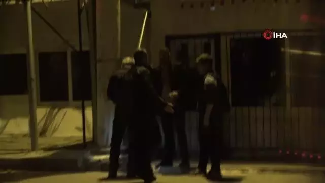 Maskeli olarak gelip sokağa kurşun yağmuruna tuttular Maskeli olarak gelip sokağa kurşun yağmuruna tuttular