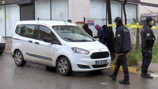 Pendik'te bir genç annesiyle görüşmesini istemediği kişiyi bıçaklayarak öldürdü