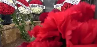 Aşık Veysel Şatıroğlu: SİVAS Aşık Veysel, vefatının 48'inci yılında mezarı başında anıldı Aşık Veysel Şatıroğlu: SİVAS Aşık Veysel, vefatının 48'inci yılında mezarı başında anıldı