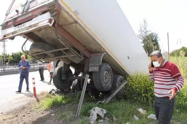 MERSİN Şoförünün direksiyon başında uyuduğu TIR köprüden düştü MERSİN Şoförünün direksiyon başında uyuduğu TIR köprüden düştü