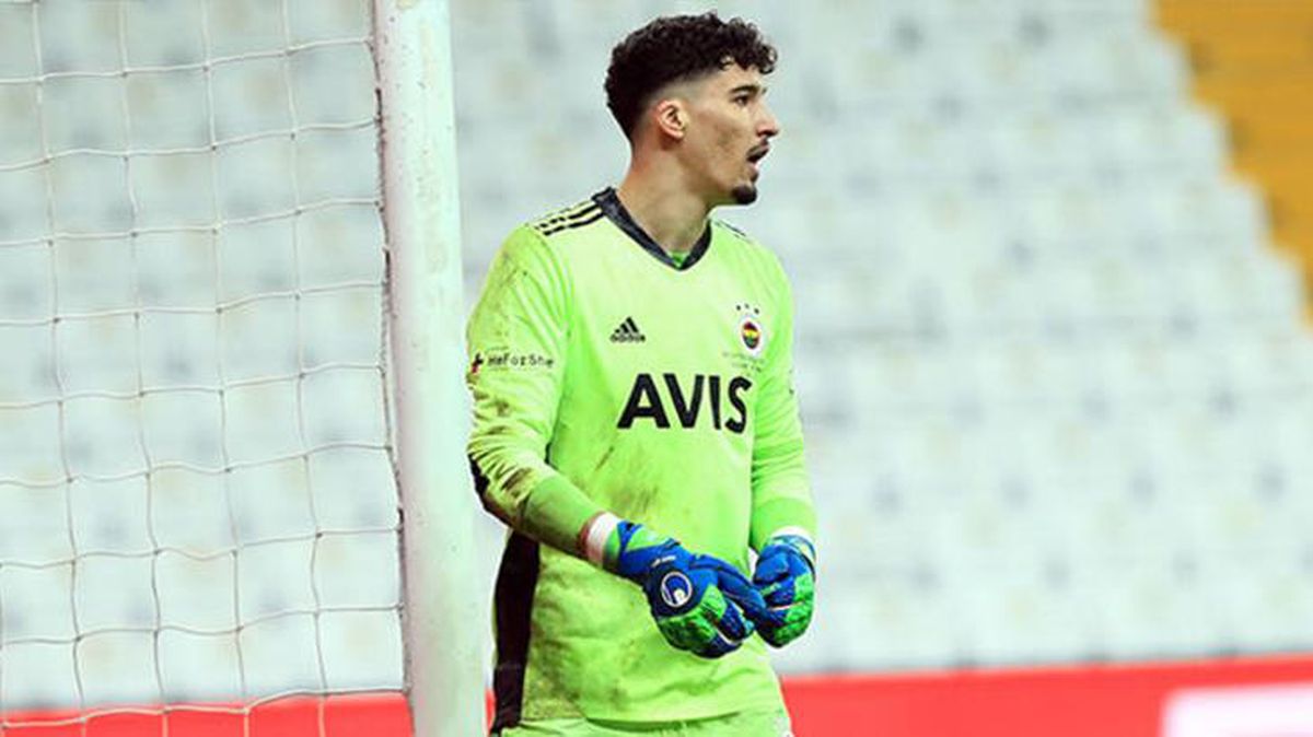 Tarihi performansıyla F.Bahçe'yi ayakta tuttu! Altay sosyal medyada gündeme oturdu
