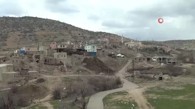 Vefakar öğretmenler köy okulunu boyayıp öğrencilerin yüreklerine dokundu Vefakar öğretmenler köy okulunu boyayıp öğrencilerin yüreklerine dokundu