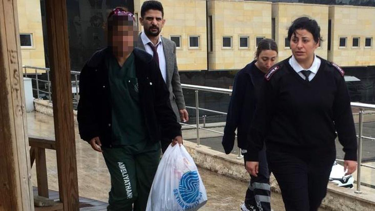 15 yaşında başlık parası karşılığı evlendirildi, doğumdan 1 hafta sonra ameliyat kıyafetiyle sokakta bulundu